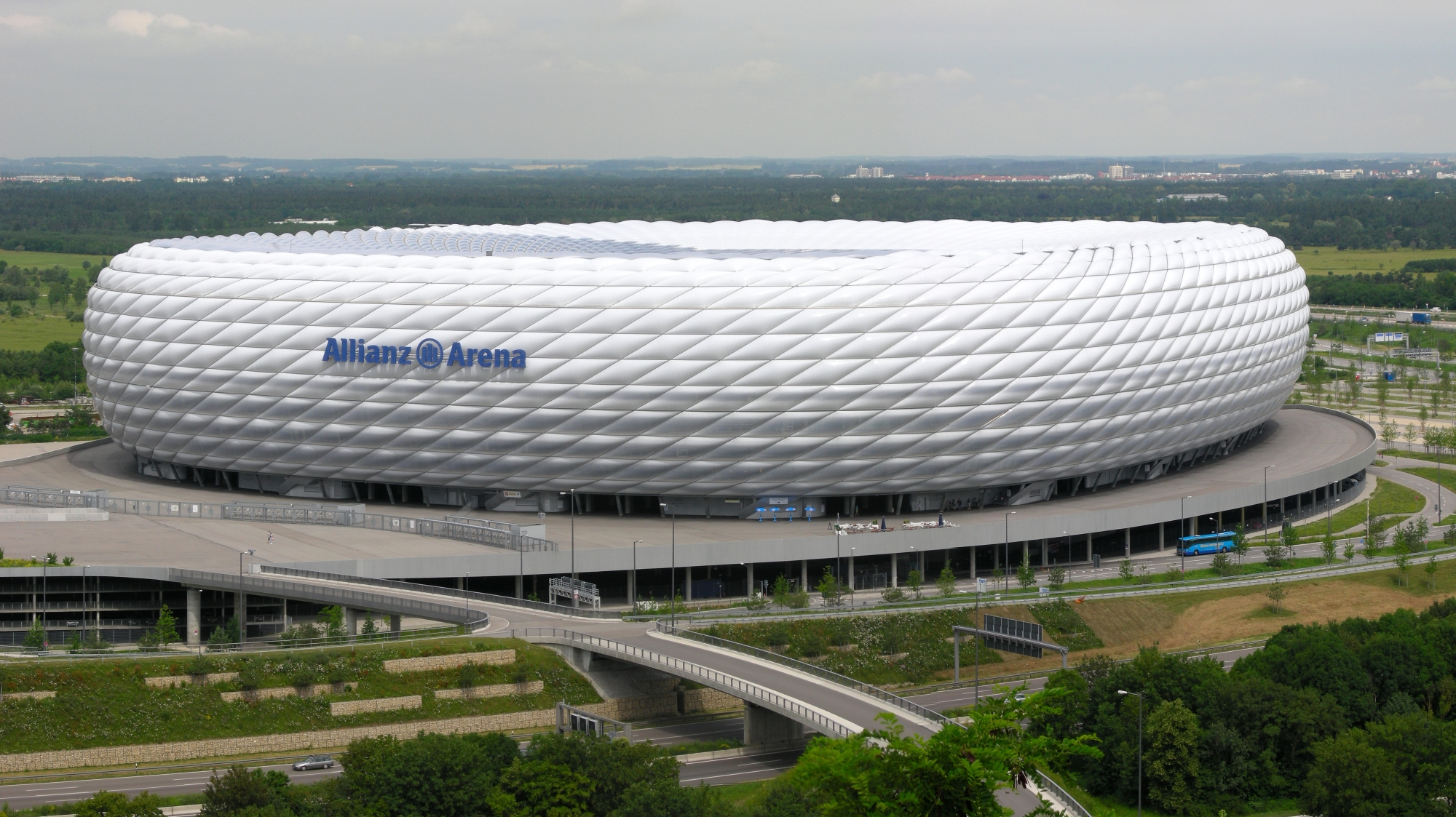Allianz Arena, Bayern Münih’in iç saha maçlarına ev sahipliği yapan modern futbol stadyumu
