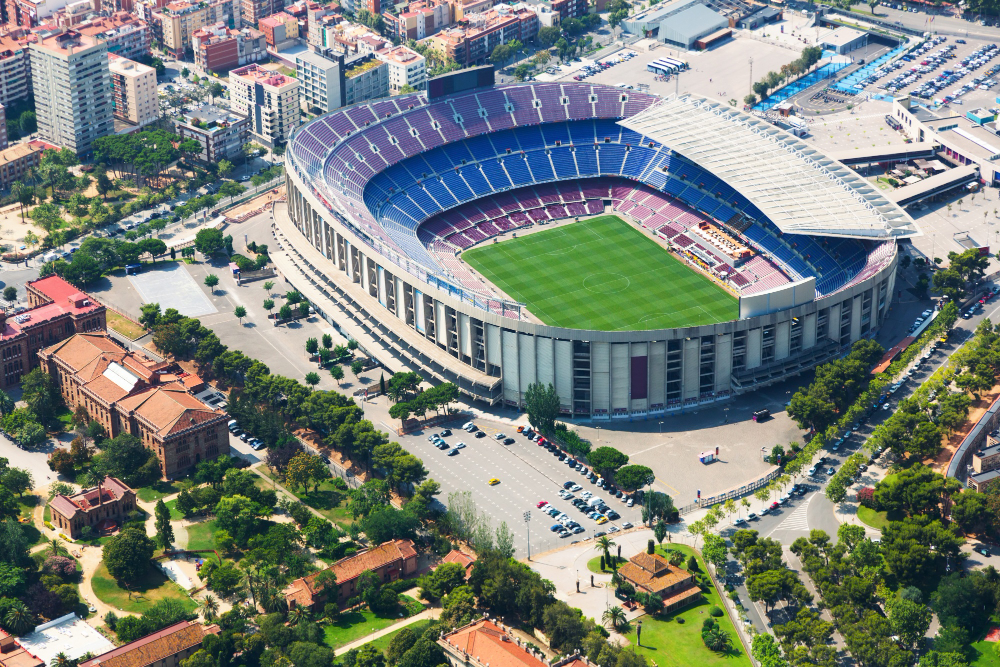Avrupa'nın en büyük futbol stadyumları, yüksek kapasiteli modern arenalar ve tarihi futbol statları