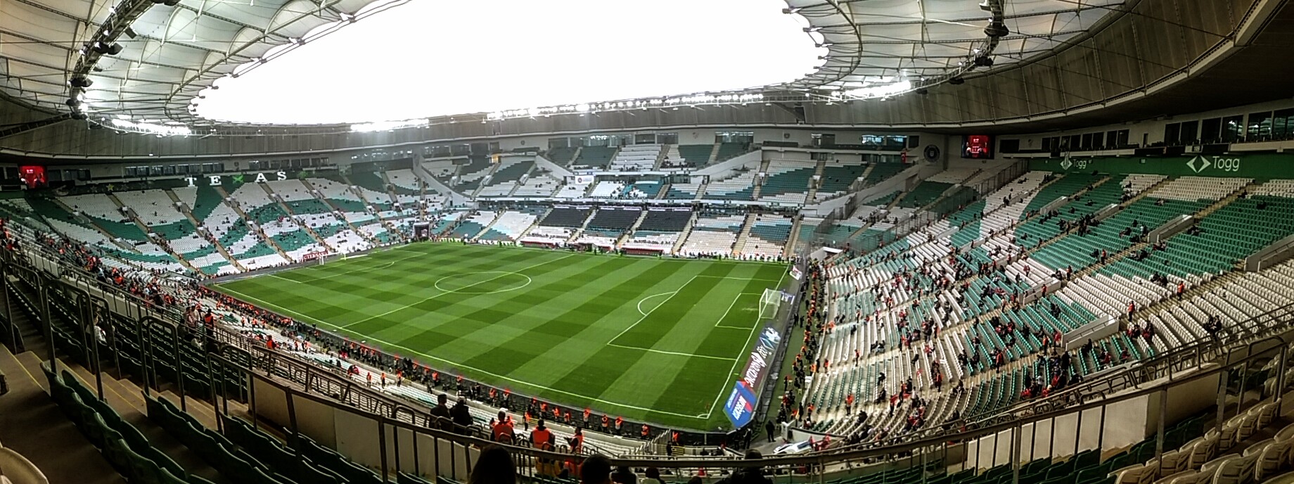 Bursa Büyükşehir Belediye Stadyumu, Bursaspor’un iç saha maçlarına ev sahipliği yapan futbol stadyumu