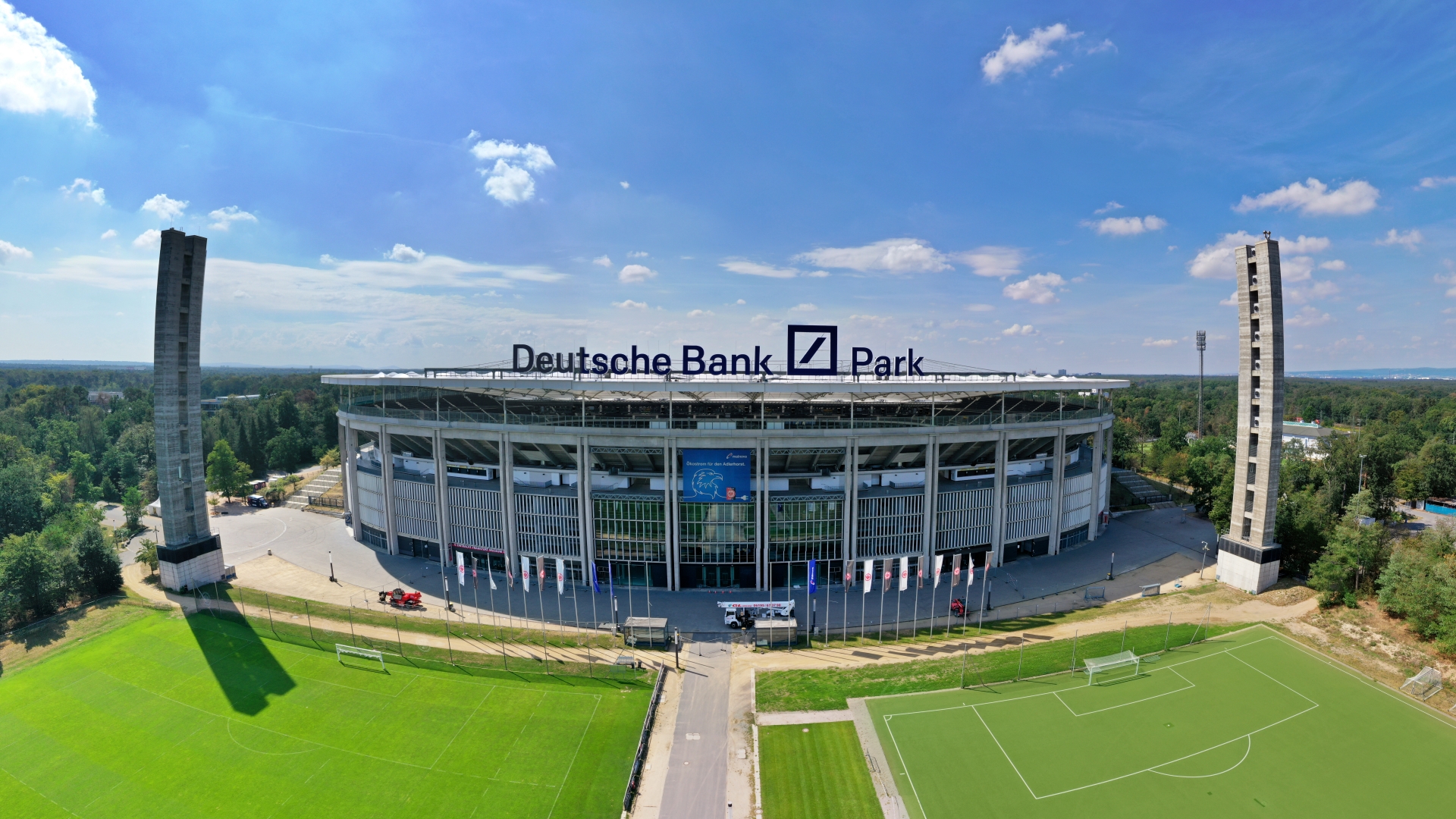 Deutsche Bank Park, Frankfurt am Main’de bulunan Eintracht Frankfurt’un stadyumu