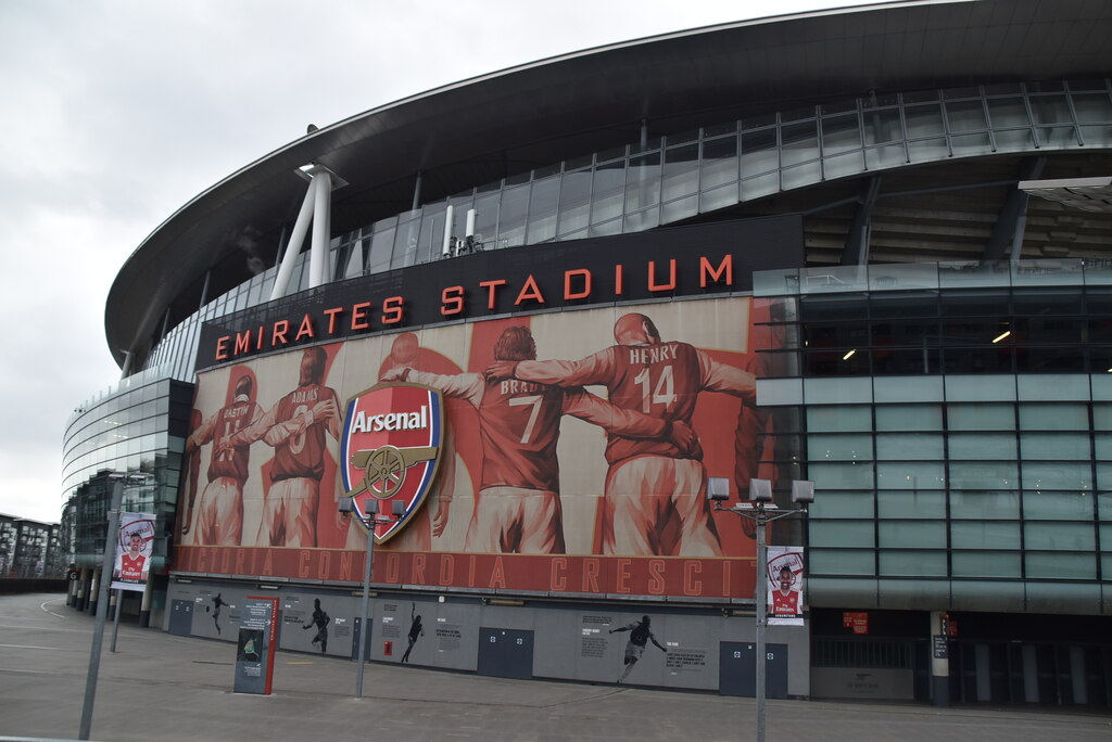 Emirates Stadium, Arsenal FC’nin Londra’daki iç saha maçlarına ev sahipliği yapan futbol stadyumu