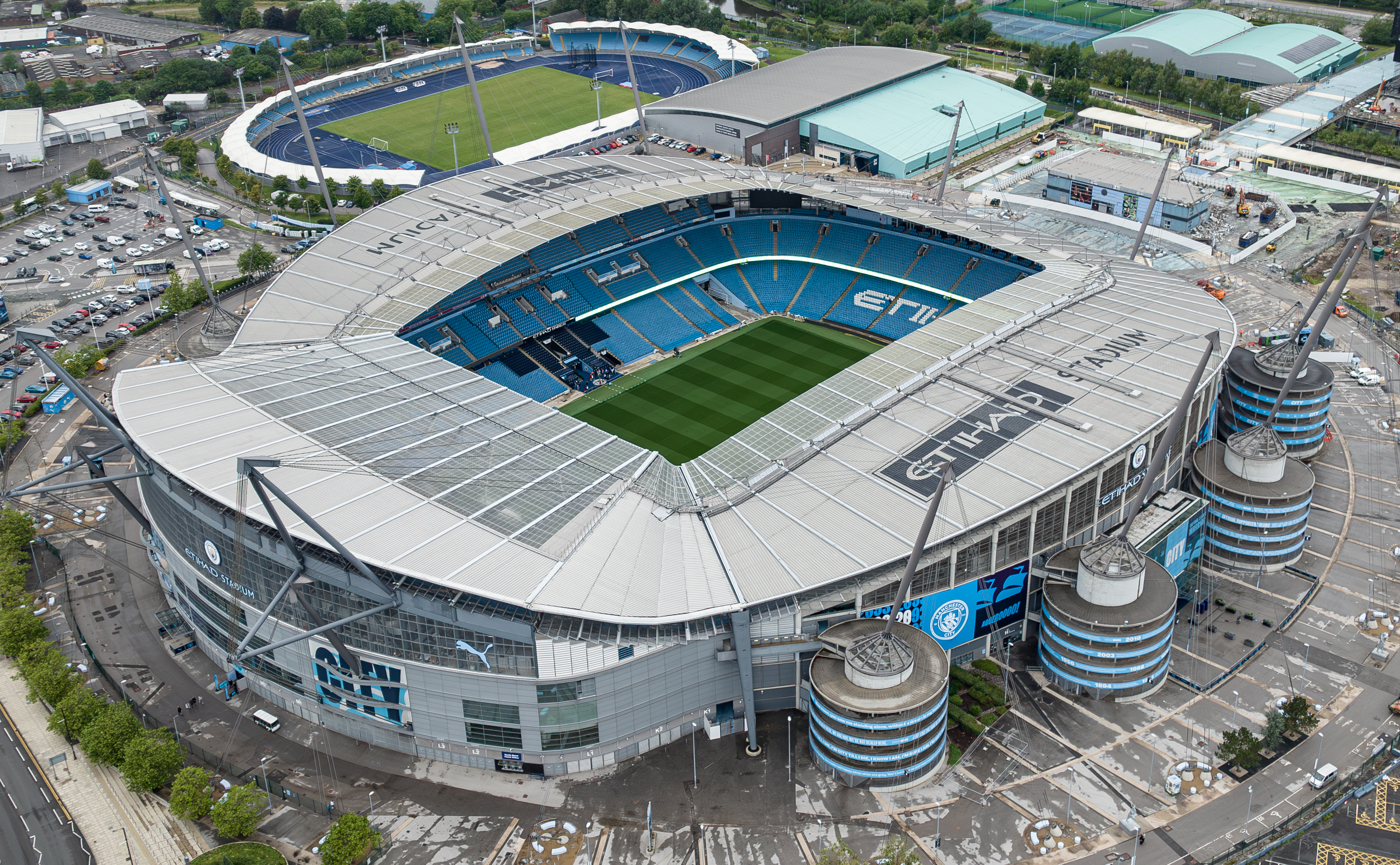 Etihad Stadium, Manchester City’nin iç saha maçlarına ev sahipliği yapan modern futbol stadyumu