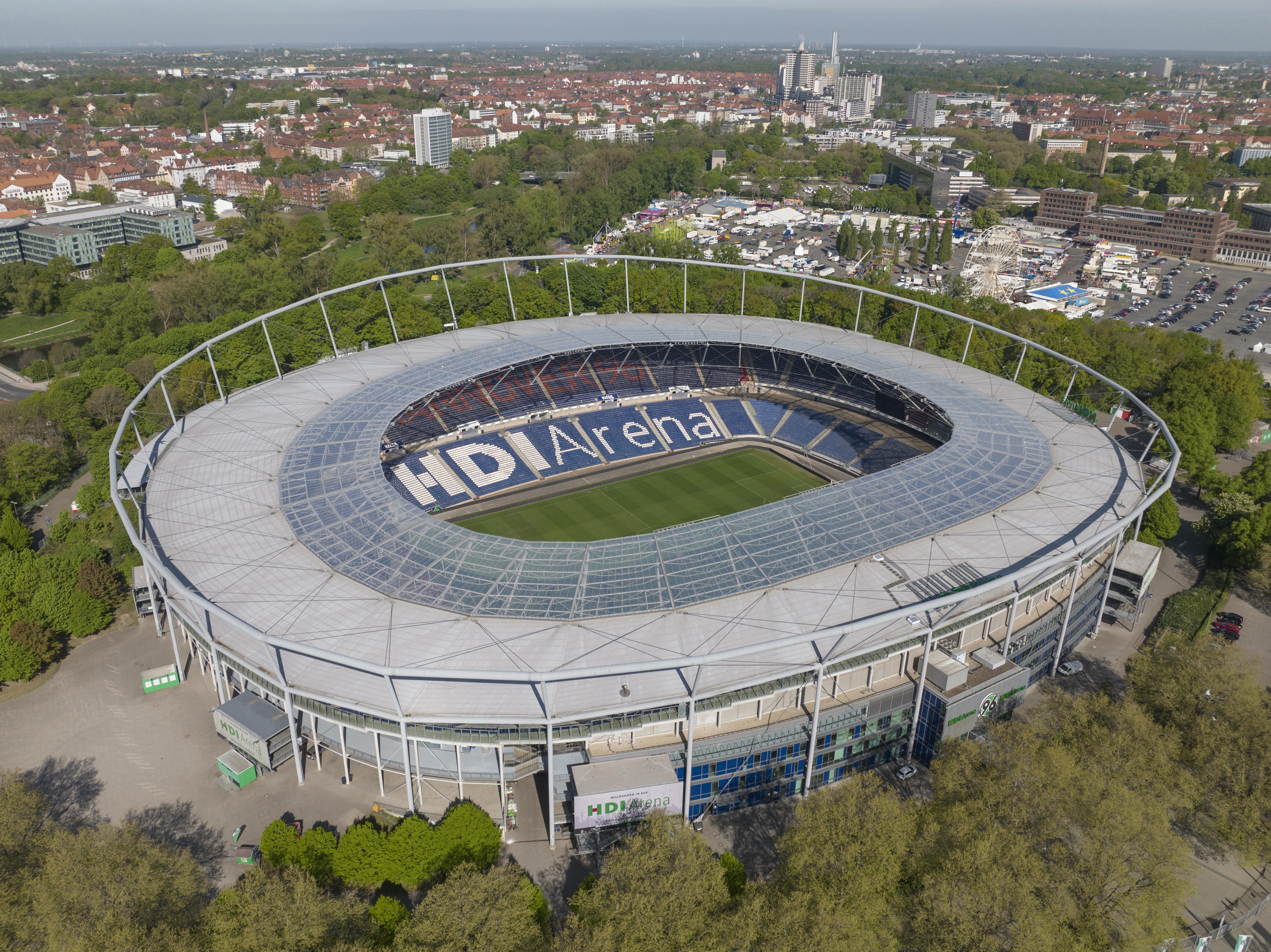 Hannover Stadyumu, Almanya’nın Hannover kentinde bulunan modern futbol stadyumu