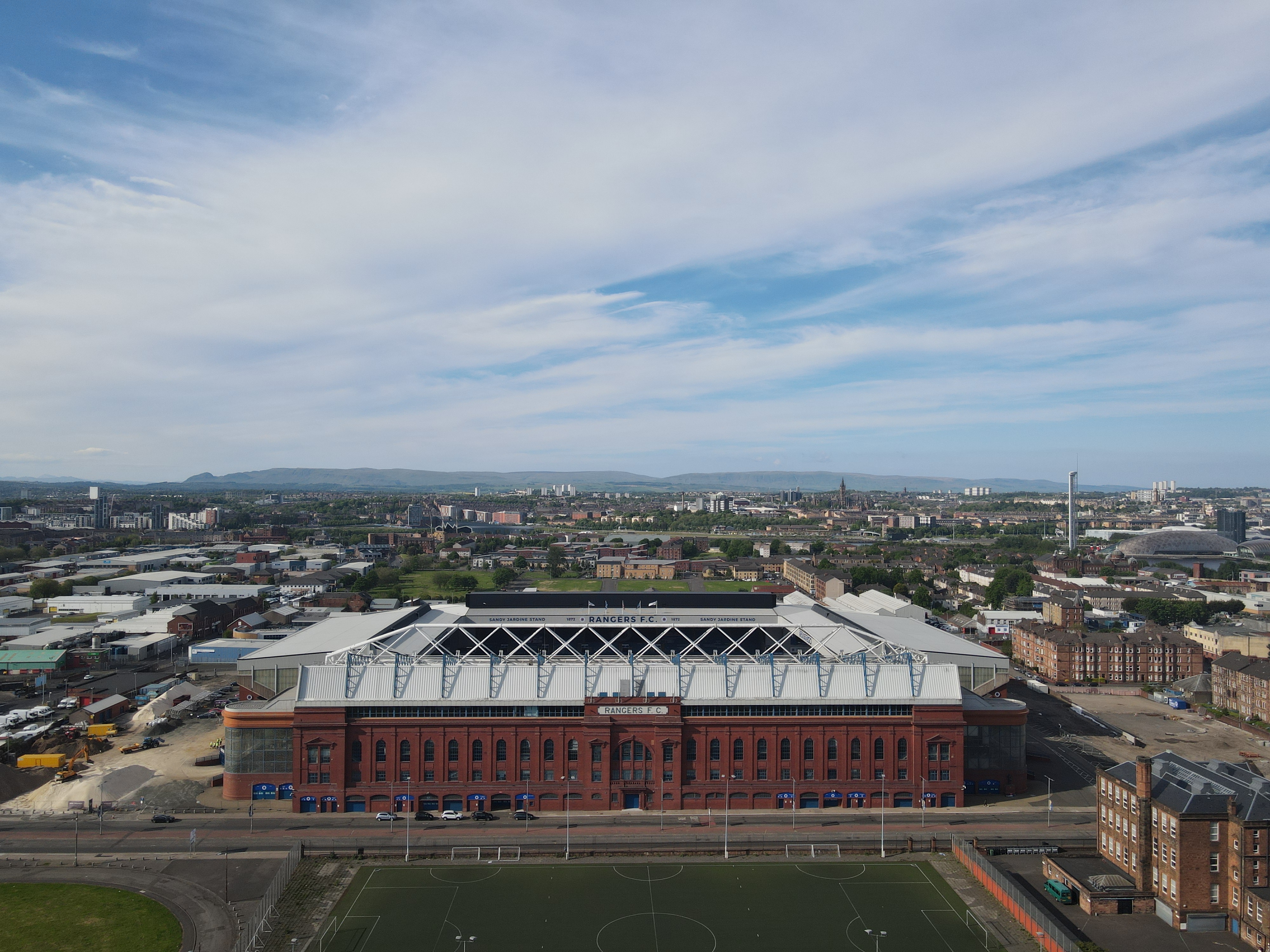 Ibrox Stadium, Glasgow’da bulunan Rangers FC’nin iç saha maçlarına ev sahipliği yapan futbol stadyumu