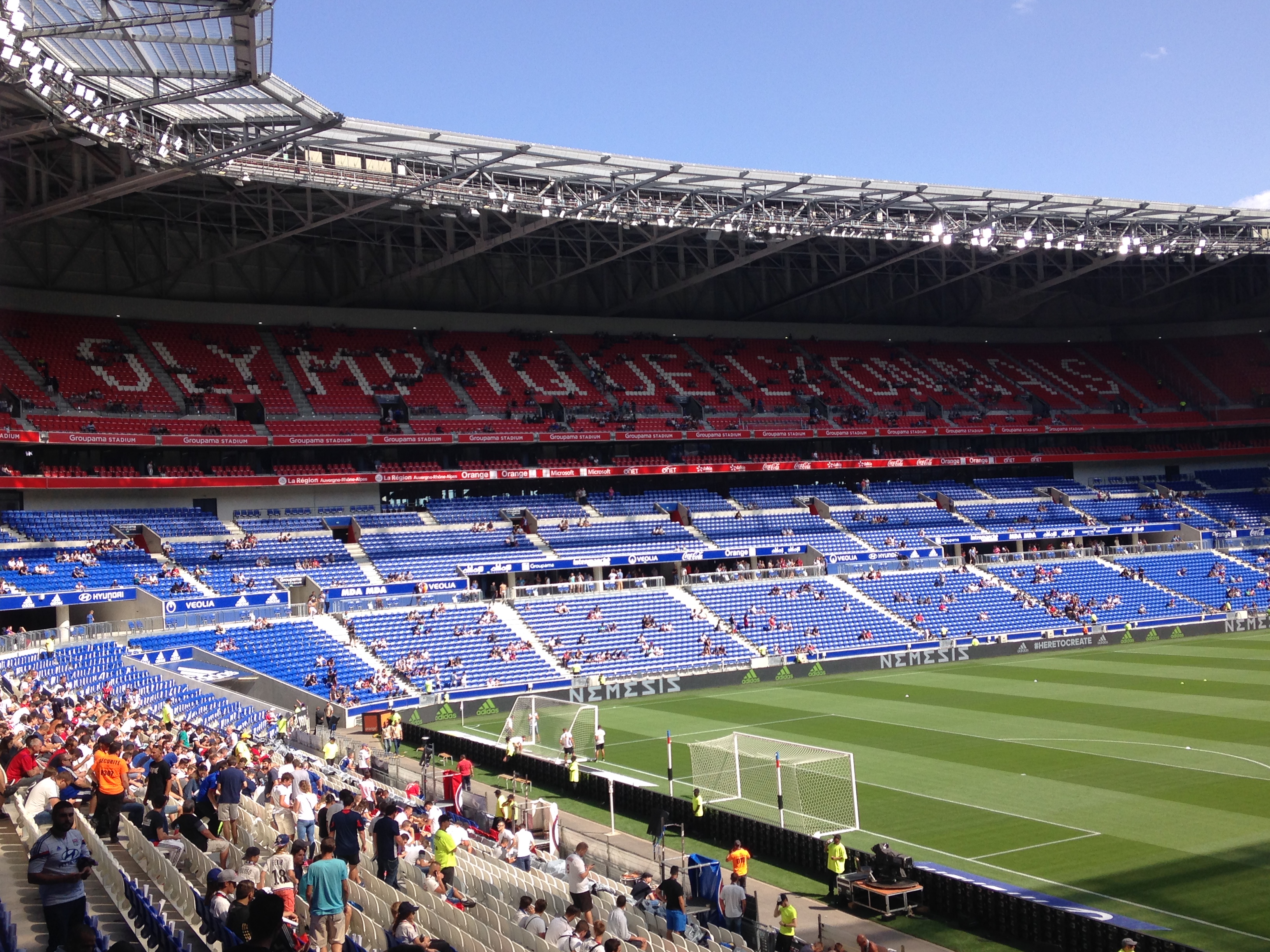 Groupama Stadium (Parc OL), Olympique Lyonnais’in iç saha maçlarına ev sahipliği yapan modern stadyum