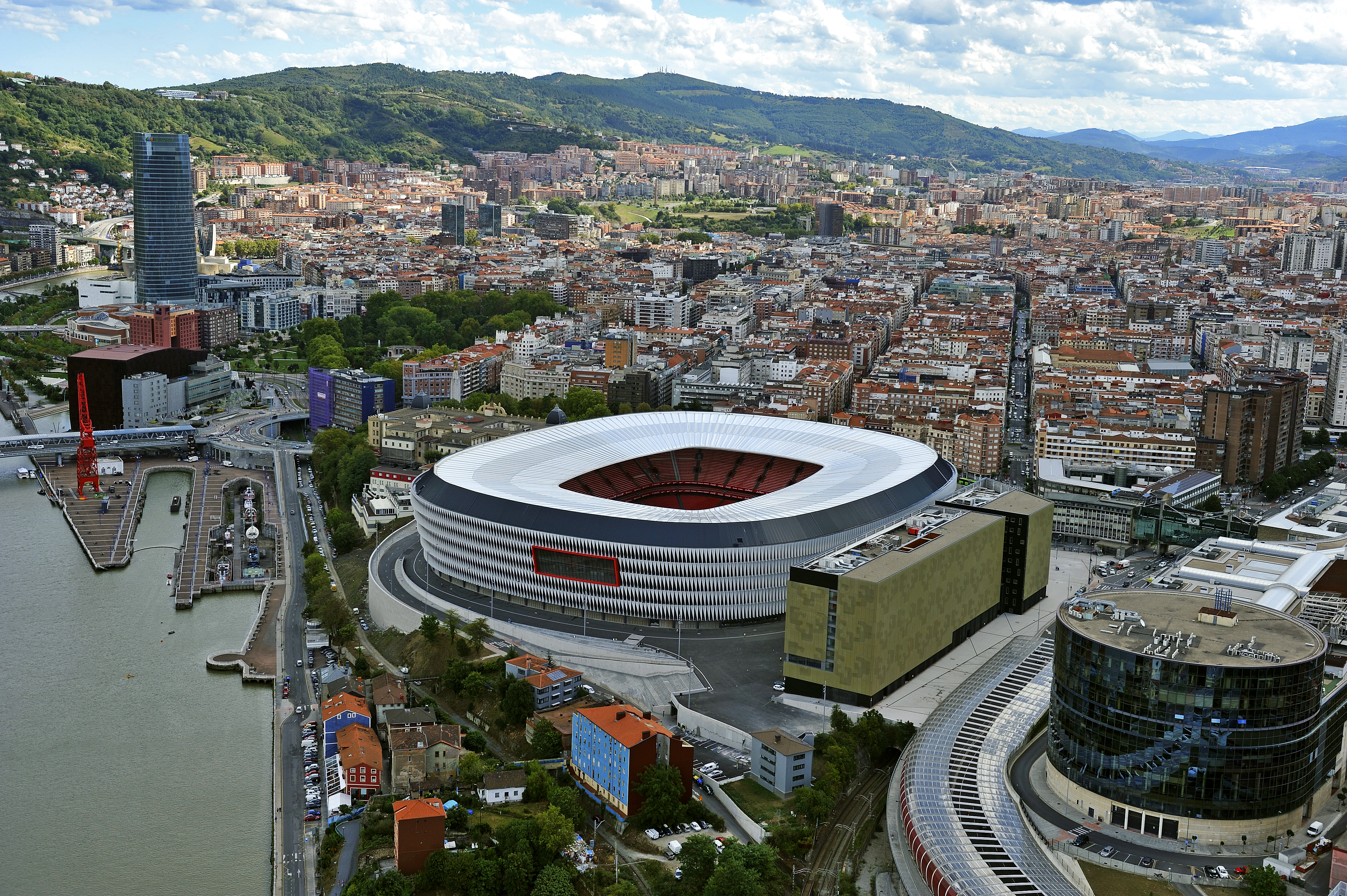 San Mamés Stadyumu, Athletic Bilbao’nun iç saha maçlarına ev sahipliği yapan modern futbol stadyumu