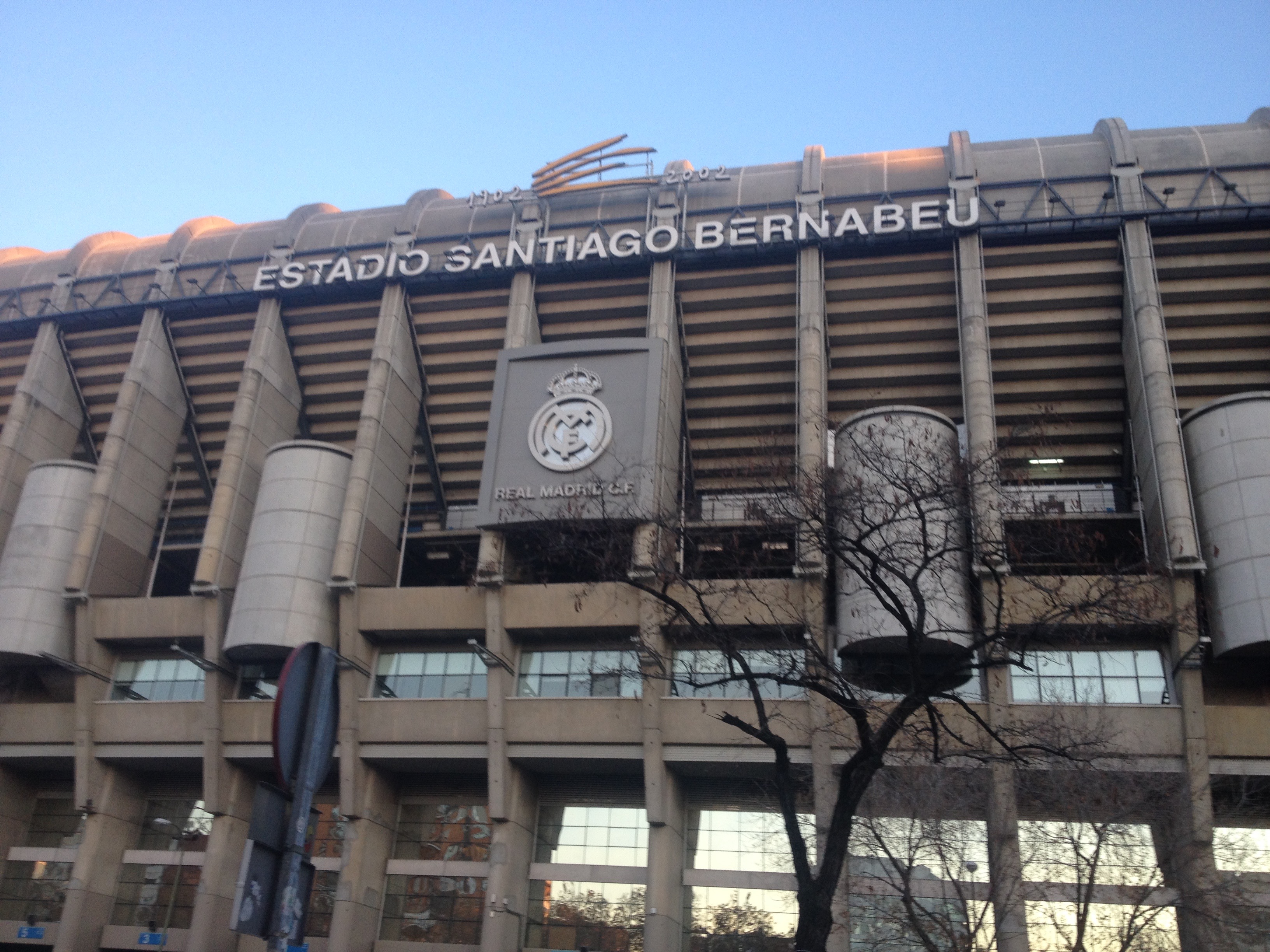 Santiago Bernabéu Stadyumu, Real Madrid’in iç saha maçlarına ev sahipliği yapan tarihi futbol stadyumu