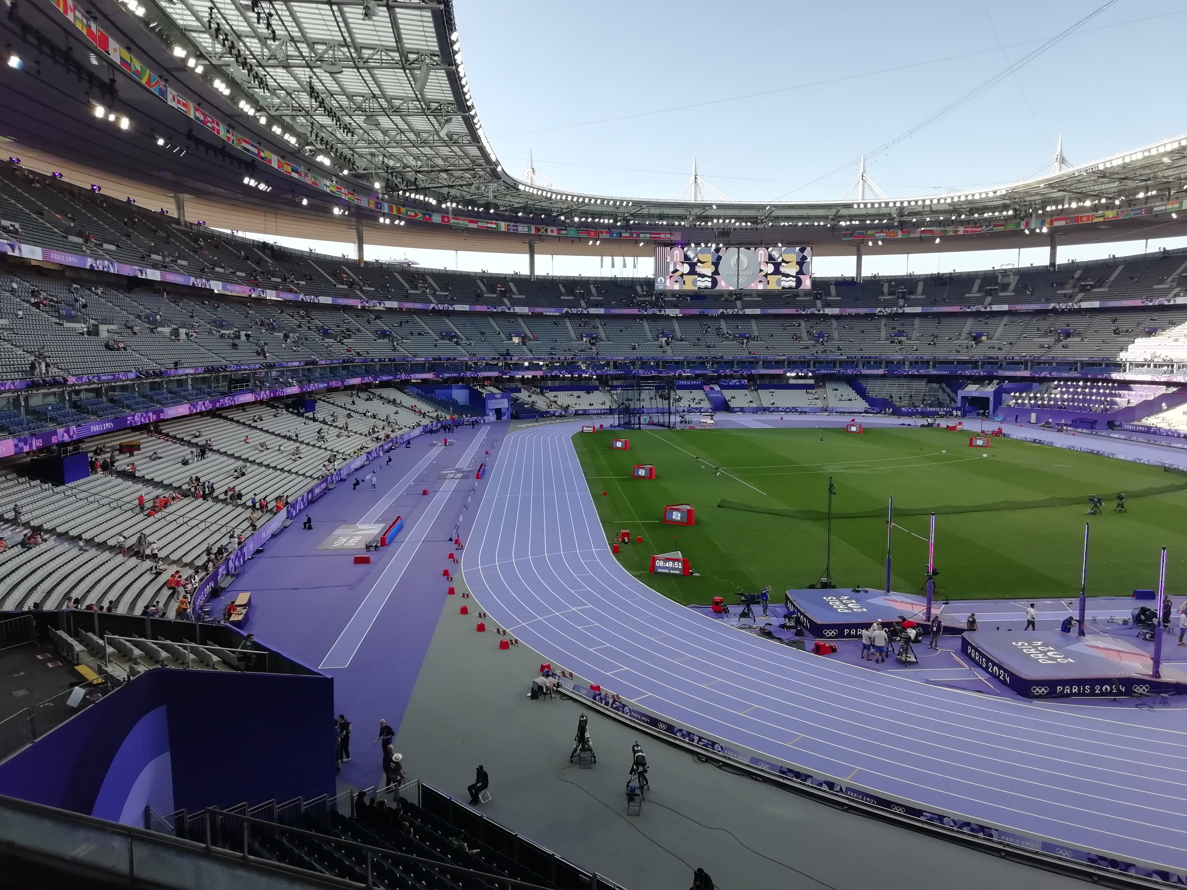 Stade de France, Paris’te 2024 Olimpiyat Oyunları için atletizm düzeninde hazırlanmış stadyum