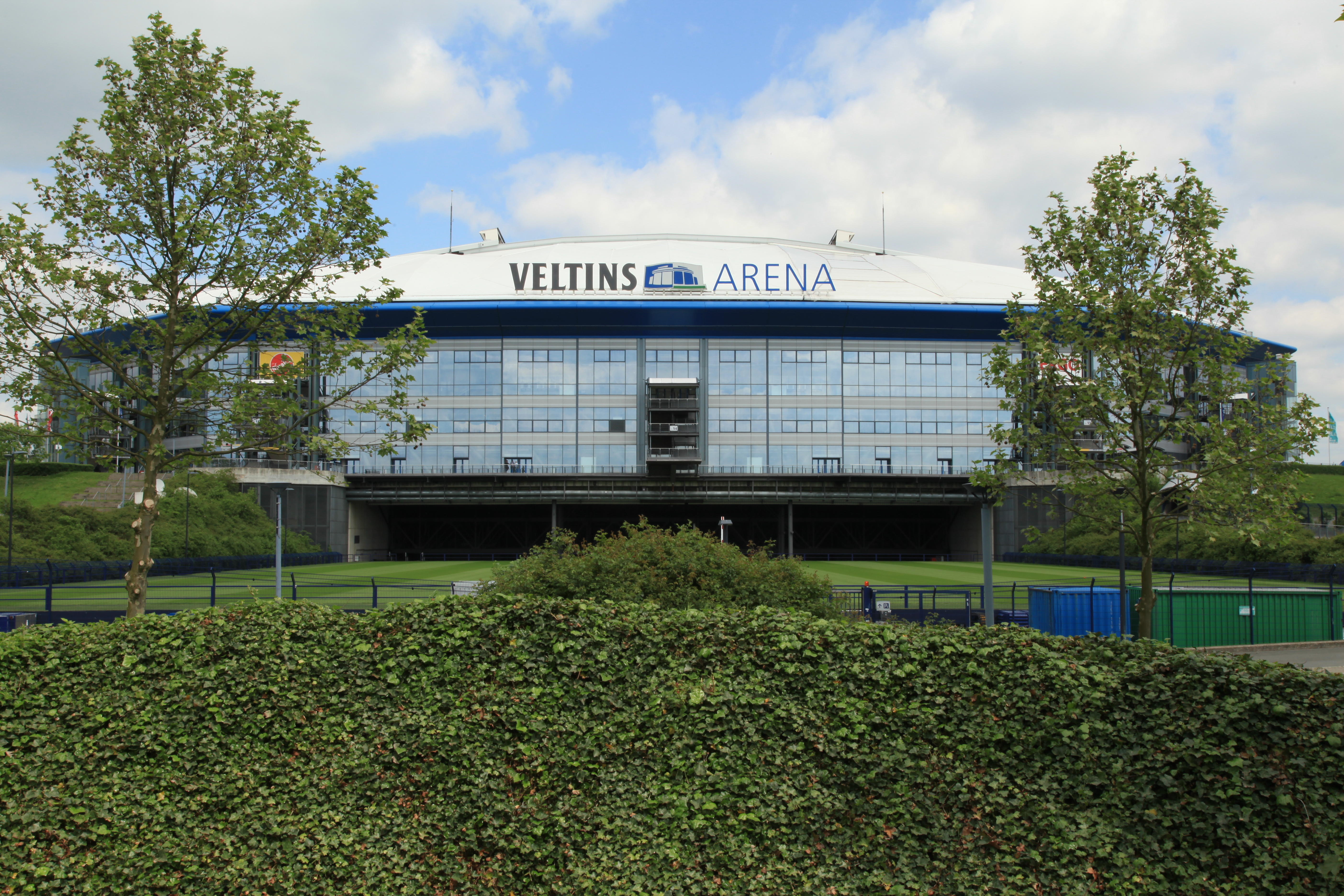 Veltins-Arena (Arena AufSchalke), Schalke 04’ün iç saha maçlarına ev sahipliği yapan futbol stadyumu